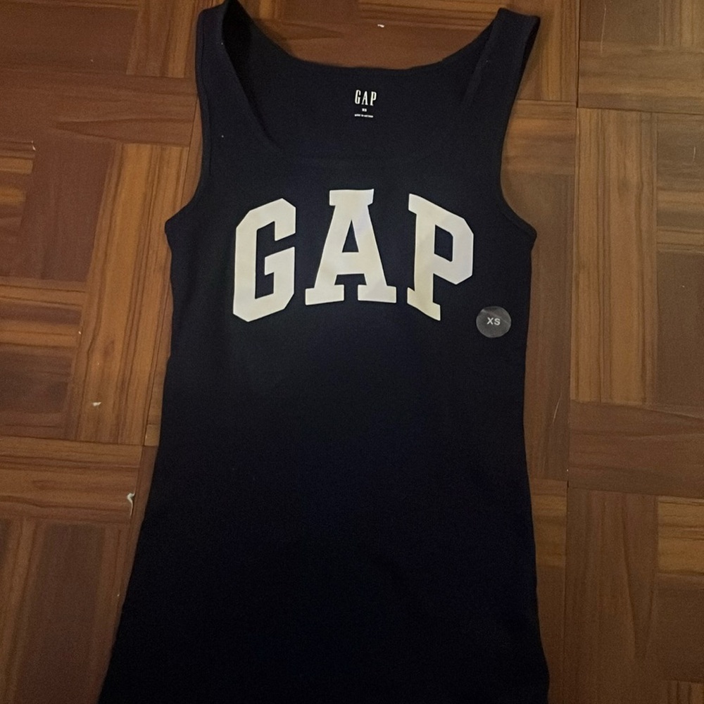 Gap shirt